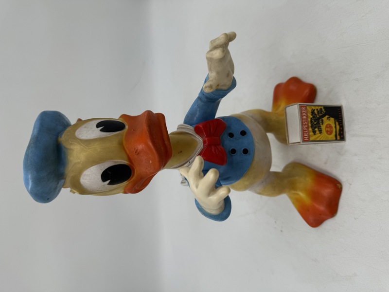 Donald Duck figur i plast.