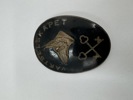 Gammelt vaktselskap merke i metall