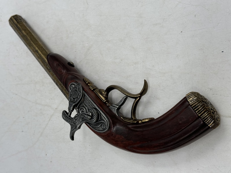 Replikka Pistol