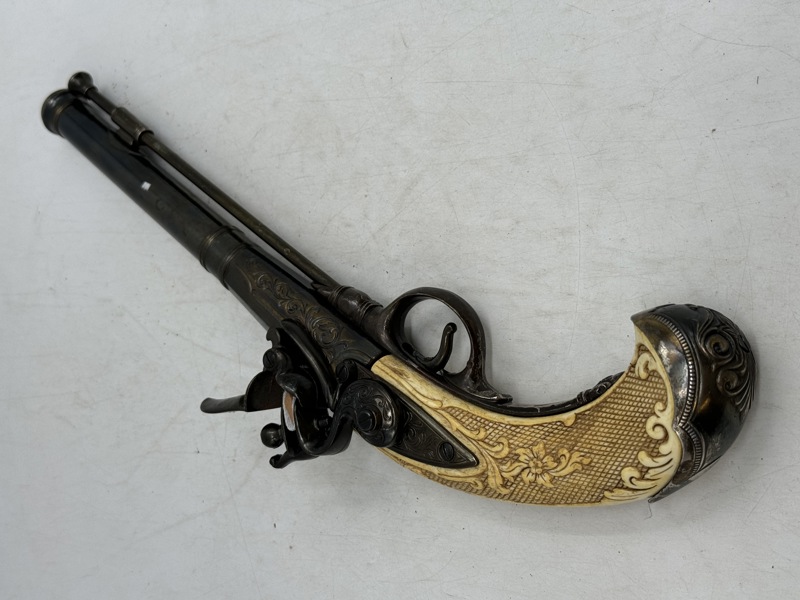 Replikka Pistol