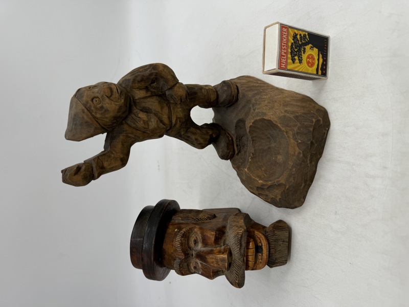 2 stk Utskjærte figurer