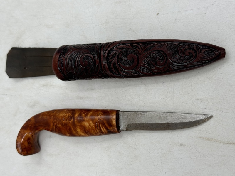 Flott slire kniv med smidd blad.
