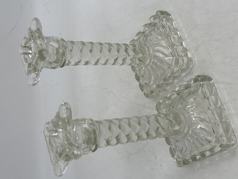 Hadeland/Høvik- 2 lysestaker i pressglass