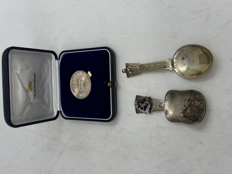 Storebrand medalje i sølv + skjeer