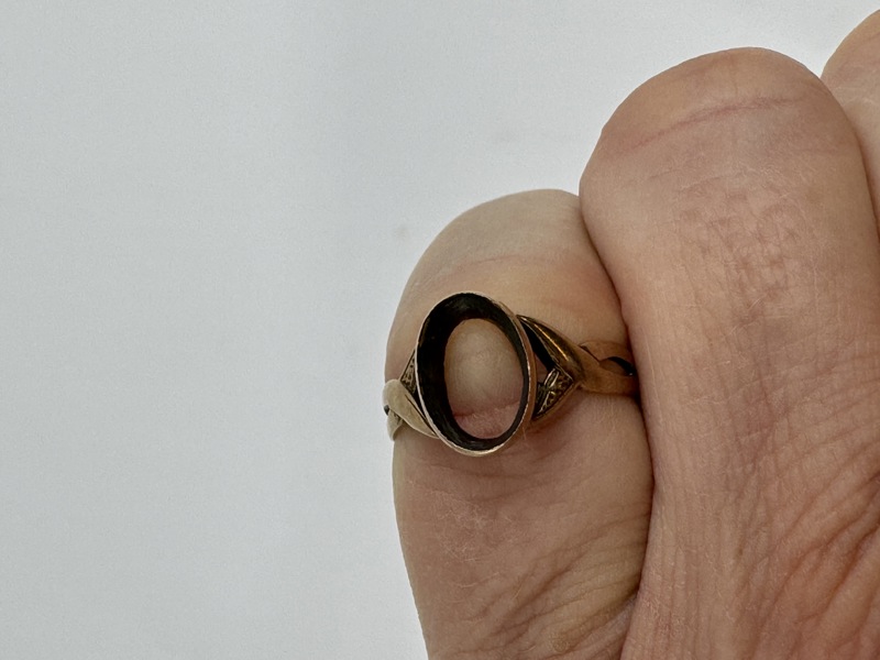 Gull ring uten sten.
