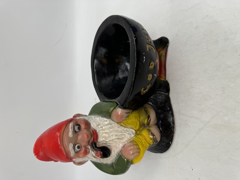 Eldre Nisse med bolle GOD JUL