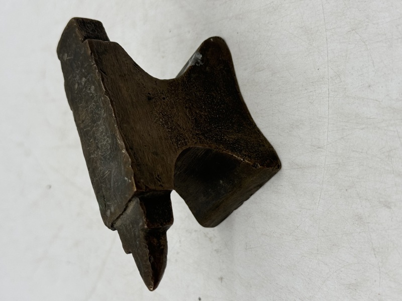 Gammel messing/bronse ambolt.