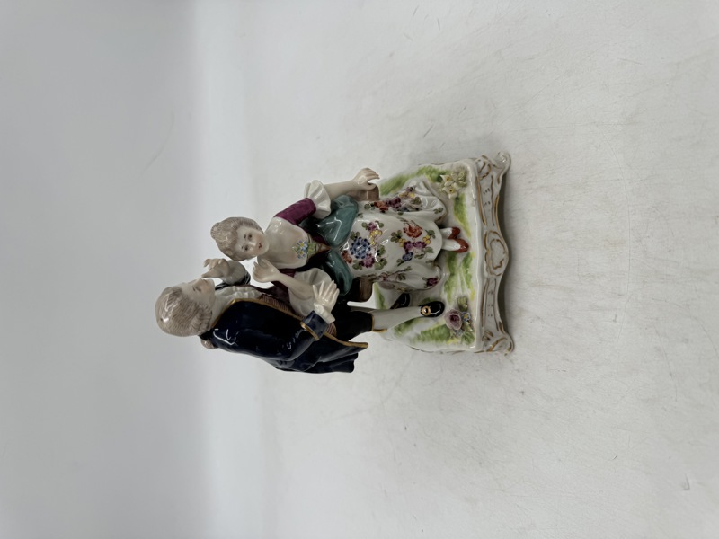 Flott porselens figur.