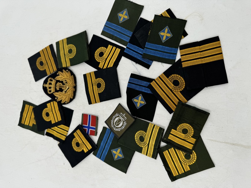 23 stk Merker Militæret