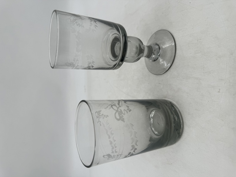 1 stk Vin og 1 vannglass