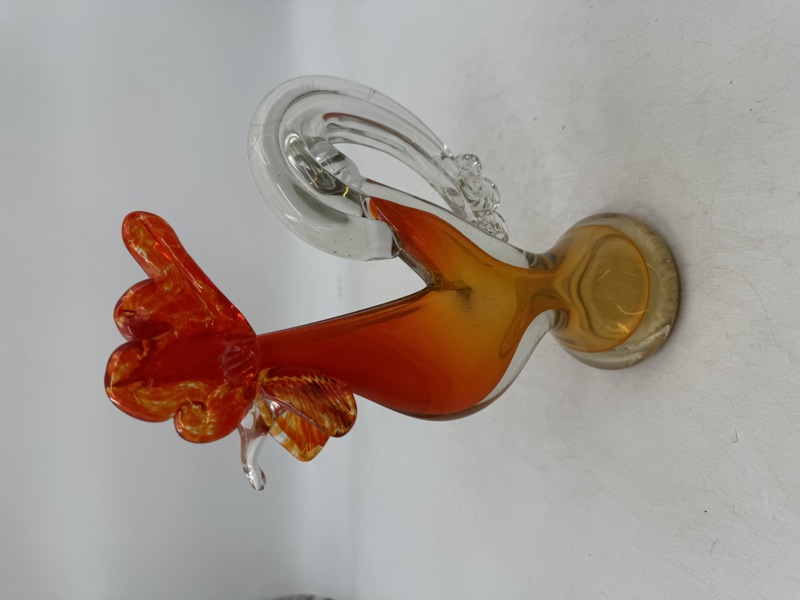 Hane, Design - Glasshane i rød farge