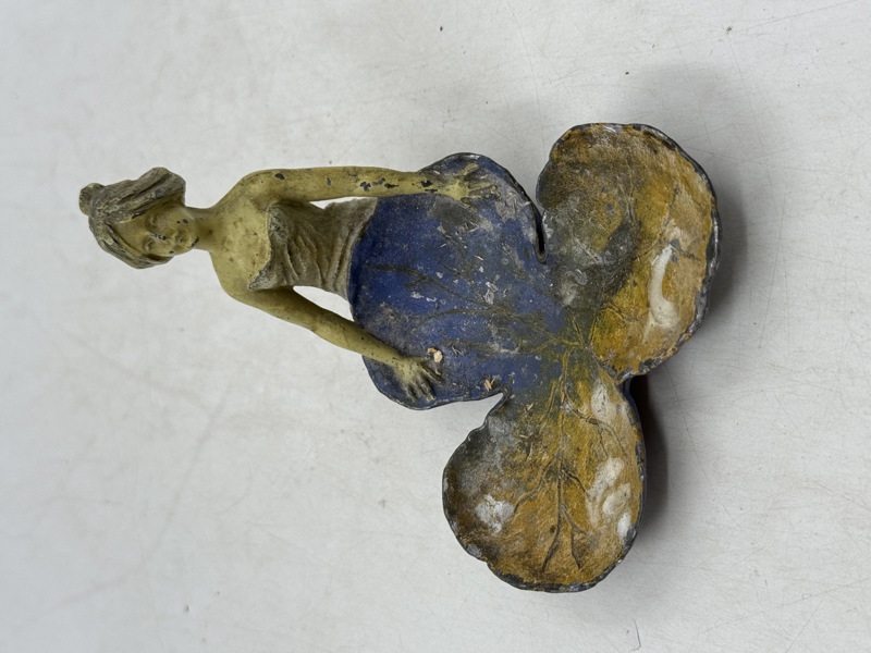Artig ca 100 år gml askebeger m/ dame