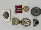 5 medaljer og merker