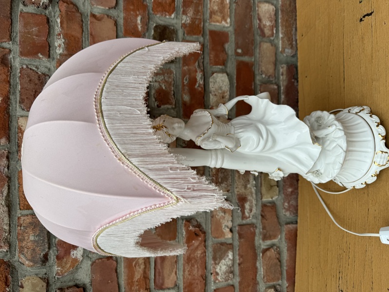 Eldre Bordlampe med skjerm