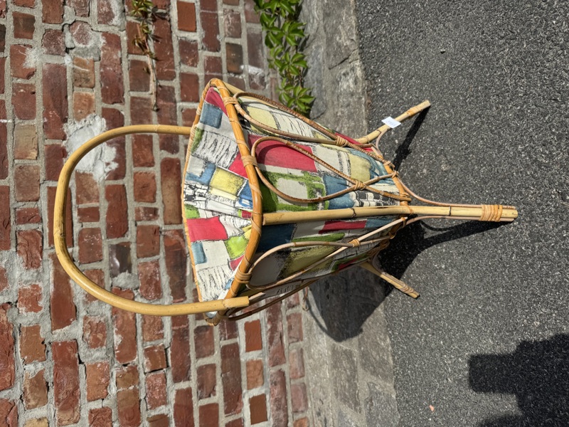 Flott retro kurv på 4 bein.