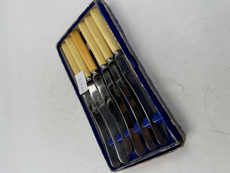 Sheffild kniver med benskaft.
