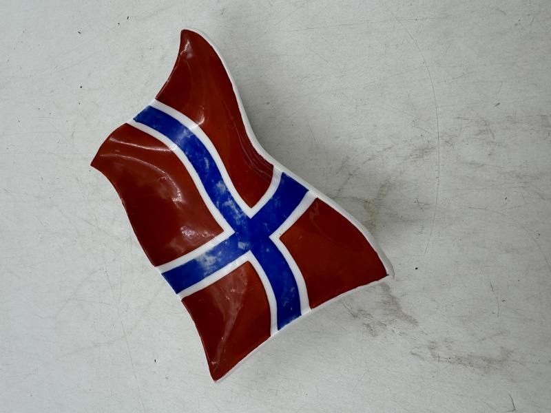 Porselensaskebeger m/ flagg