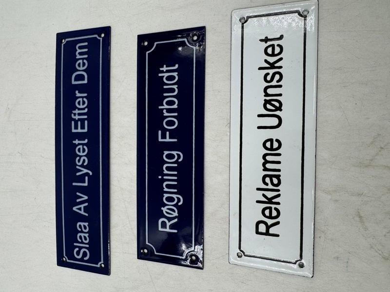 3 Emaljeskilt slutten av 1900 tallet