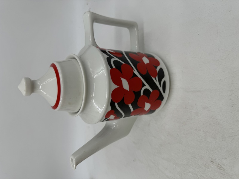 PP- - Tekanne med uvanilig motiv