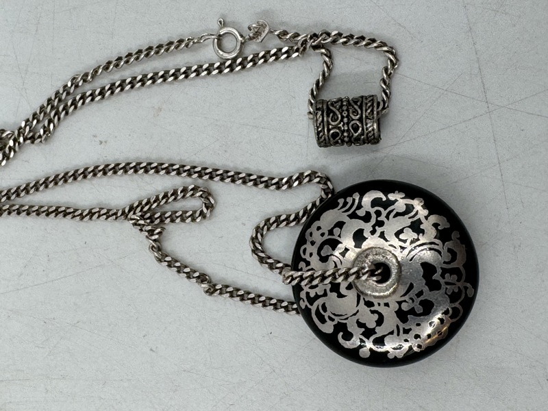 Sølvkjede med stein