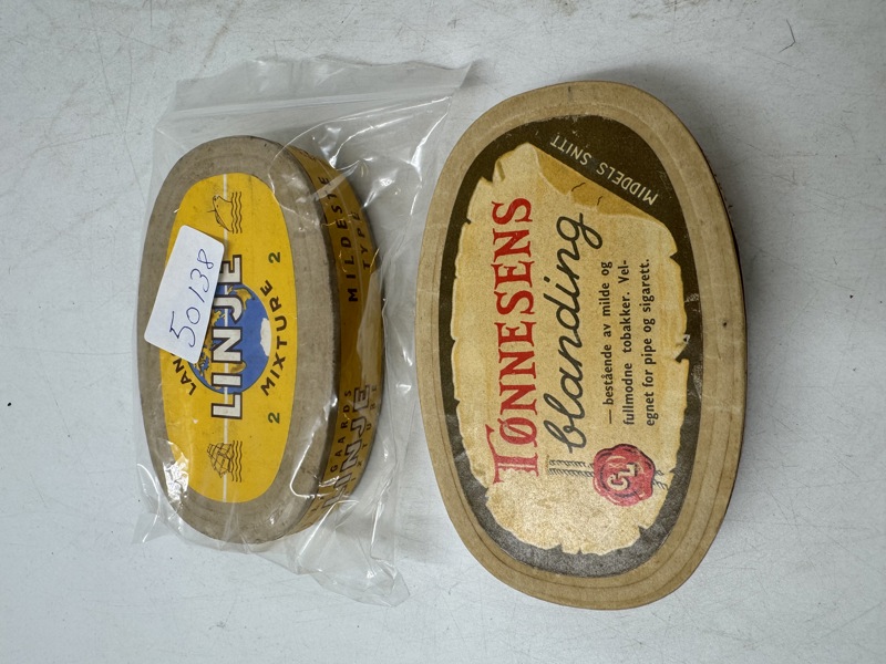 2 stk Utstillingsesker