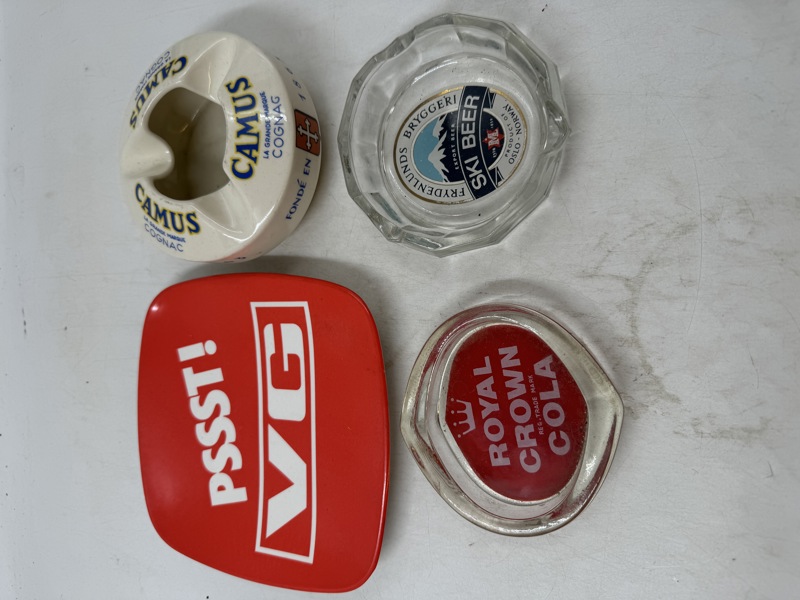 4 Forskjelige eldre askebeger