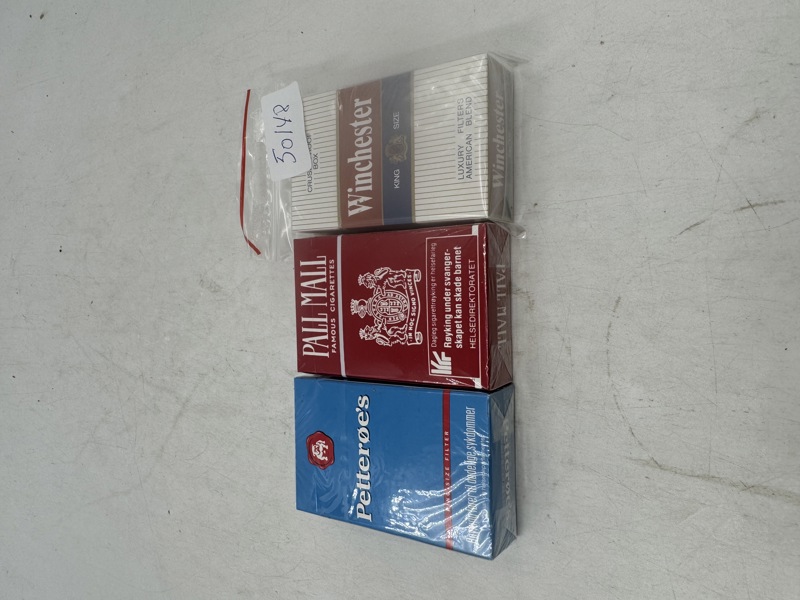  3 stk Uåpnede 20 pk pall Mall, Petterøes, Winchester. ( liten hull i kant)