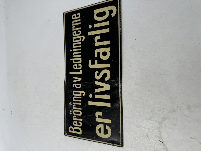 110 år Gammelt blikkskilt 