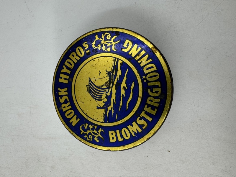 Uvanlig boks gml Norsk Hydro