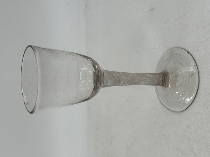 1 stk Vinglass fra siste halvdel av 1700 tallet 