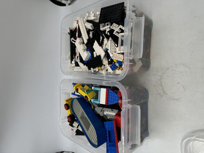 2 Kasser m/ lego  4kg 