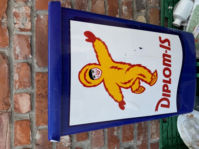 Diplom is søppelbøtte 