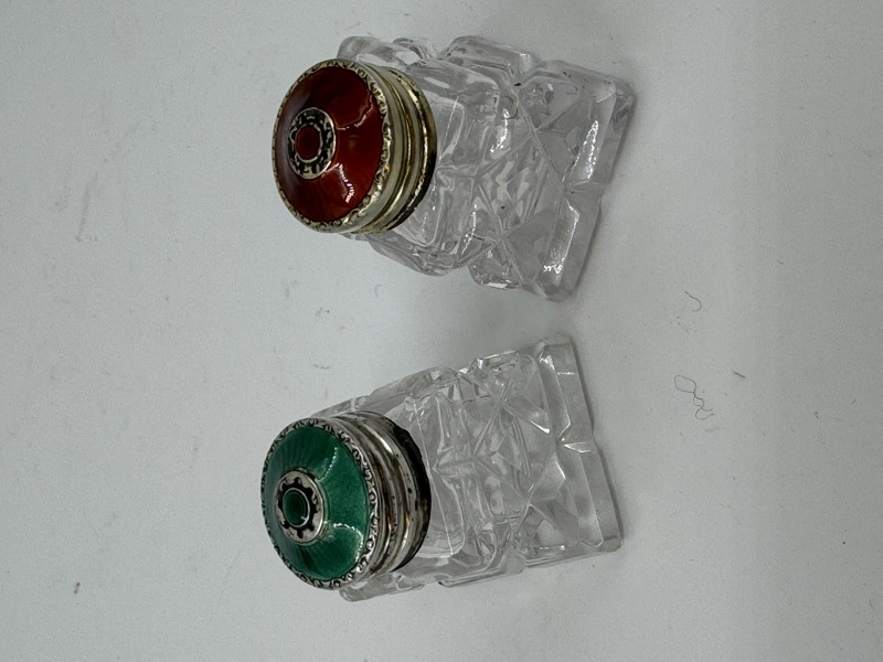 2 stk Salt/Pepper i sølv/ emalje