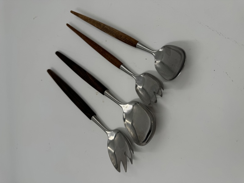 2 sett Salatbestikk med teak skaft