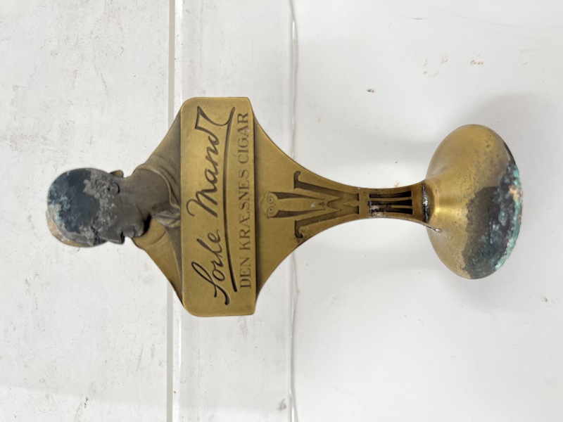 Sort Mand 100 år gml 