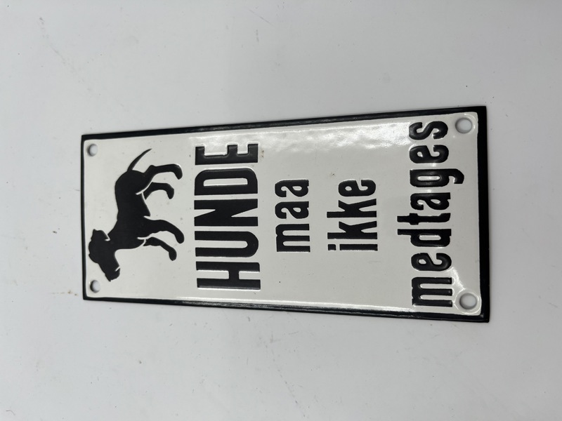 Emaljeskilt fra slutten av 1900 tallet
