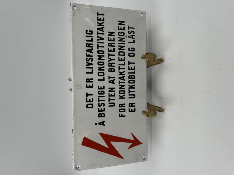 Emaljeskilt fra ca 1930-1940