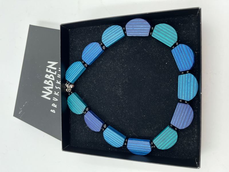 Nabben Brukskunst - Blått kjede
