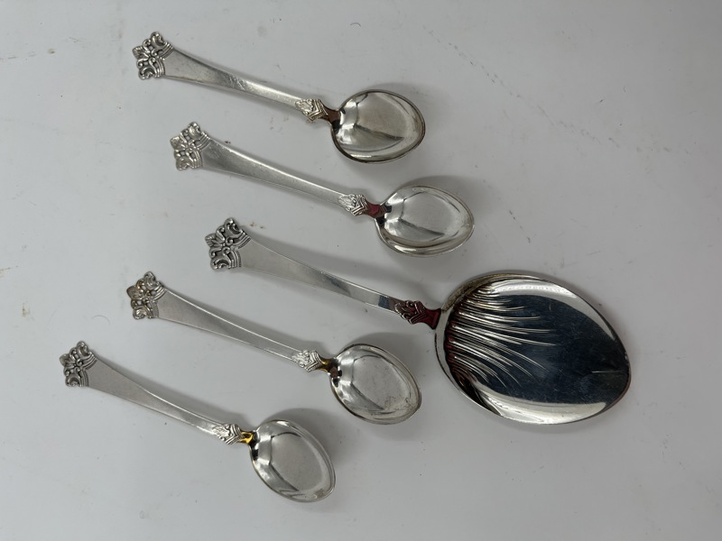 Sølv- Anitra- 4 teskjeer+ eggespade
