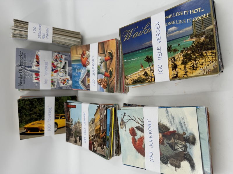 700 postkort i storformat