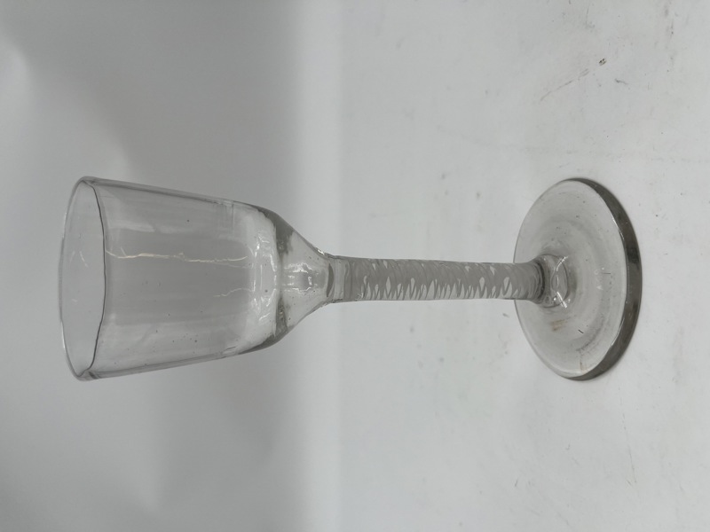 1 stk Vinglass, sent 1700 tallet