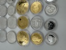 24 Minnemynter i sølv og noen gullforgylte