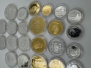 24 Minnemynter i sølv og noen gullforgylte