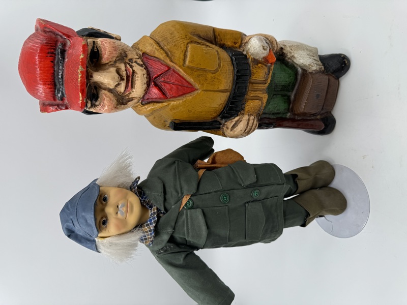 Jaktfigur med hemmelig rom + 
Jaktfigur med antrekk
