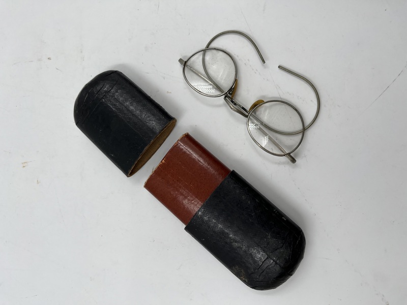 Eldre Briller i etui