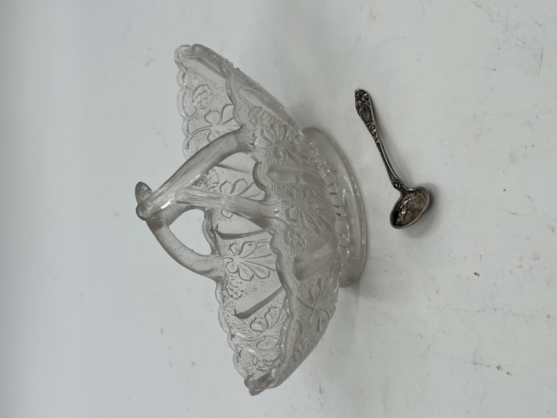 Høvik- Teskjekurv i pressglass + salt skjee i sølv