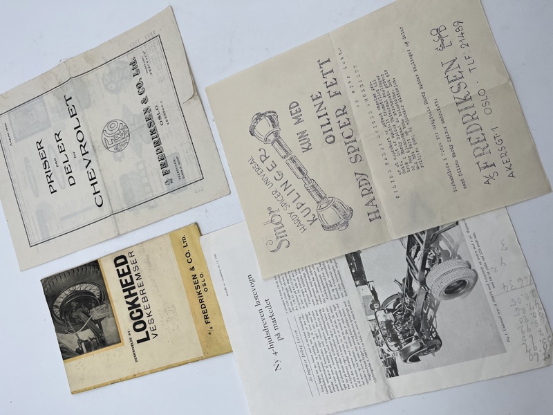 Lott 4 stk bil relatert chevrolet Prisliste1930