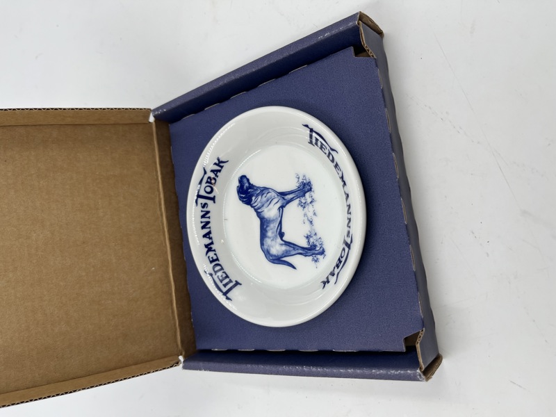 Petterøs Askebeger Hundeserien i org eske