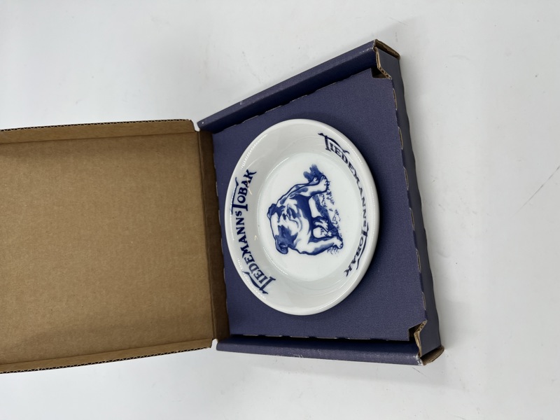 Petterøes Askebeger Hundeserien i org eske