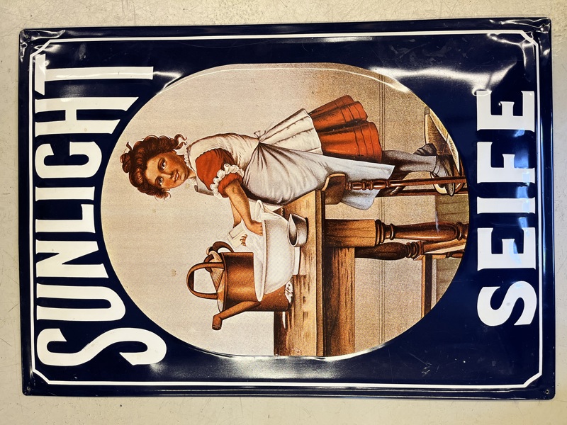 Sunlight skilt i metall